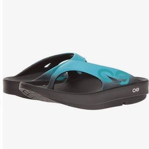 Oofos woman’s flip flops
